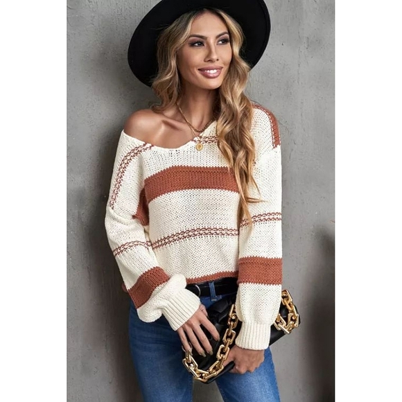 LAST ONE! Plus Size Colorblock Sweater With Lattern Sleeves - Picture 4 of 7